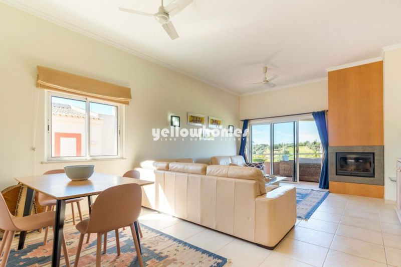 2-bedroom apartment overlooking the golf course near Lagoa/Carvoeiro